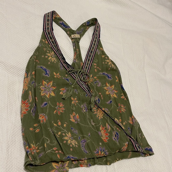 Hollister, green floral, print top women’s size small - Picture 2 of 7